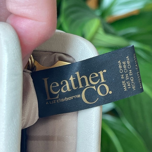 Liz Claiborne ivory cream leather bag with gold chain formal date night office - Picture 3 of 16